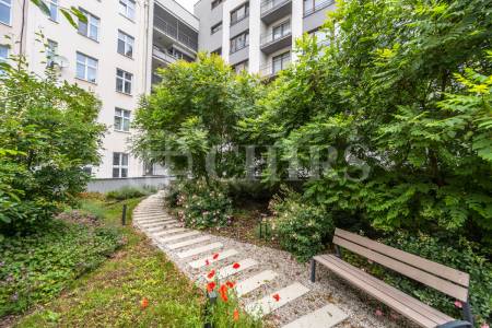 Prodej bytu 3+kk/L, sklep, garáž, OV, cca 100m2 vč. lodžie a sklepa, ul. Sokolovská 1019/312a, P-9