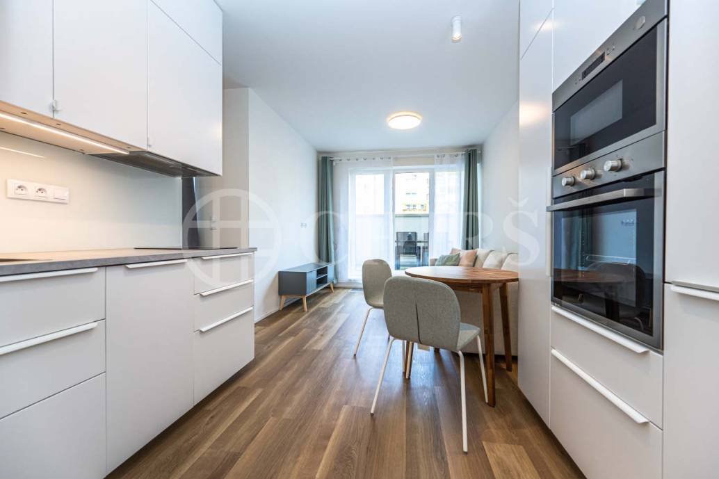 Pronájem bytu 1+kk s balkonem, OV, 42m2, ul. V Háji 1633/12, Praha 7 - Holešovice