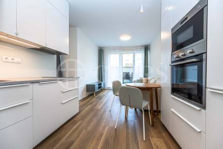 Pronájem bytu 1+kk s balkonem, OV, 42m2, ul. V Háji 1633/12, Praha 7 - Holešovice