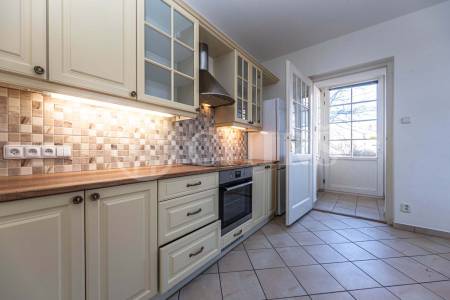 Pronájem RD 5+1 se zahradou, OV, ul. Na Ořechovce 201/20, Praha 6 - Střešovice