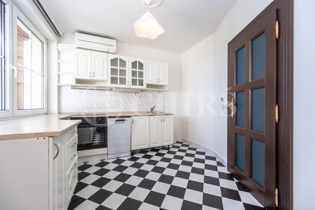 Prodej bytu 3+1 s  terasou, OV, 75 m², ul. Voskovcova 1075/61,  Praha 5 – Barrandov