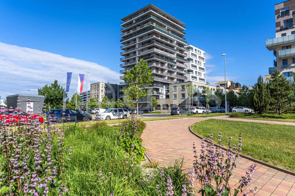 Prodej bytu 2+kk s lodžií a garážovým stáním, OV, 58m², ul. Svitákova 2818/9, Praha 5 - Stodůlky