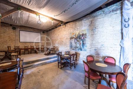 Pronájm multifunkčního  prostoru, OV, 210 m2,ul. Husovo náměstí 10, Hostivice, Středočeský kraj 