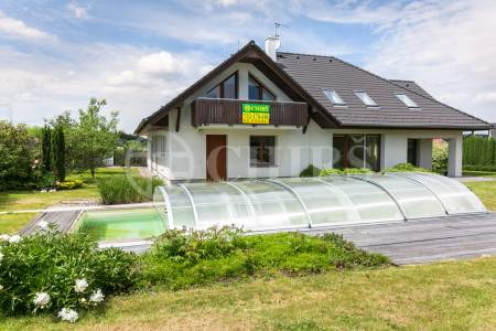 Prodej rodinného domu 6+1, 360 m2 s terasou,  zahradou, bazénem a garážovým stáním, Trnová 179, Trnová u Jíloviště 