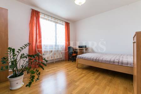 Prodej bytu 4+kk s balkonem a 2x garážovým stáním, OV, 113m2, ul. Za Zámečkem 746/5a, Praha 5 - Jinonice