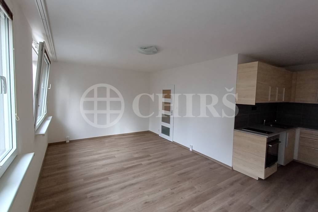 Pronájem bytu 1+kk, OV, 34 m2, ul. Nechvílova 1830/18, Praha 11 - Chodov