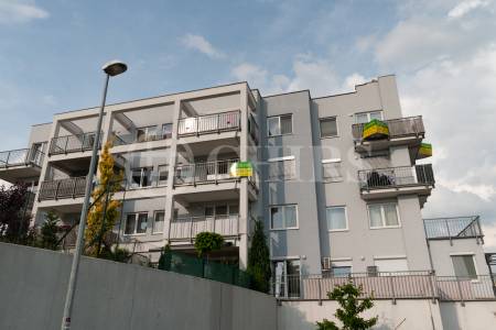 Prodej bytu 2+kk s terasou a garážovým stáním, OV, 55m2, ul. Wiesenthalova 1036/10, Praha 5 - Řeporyje