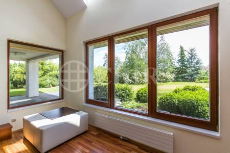 Prodej rodinného domu 6+1, 360 m2 s terasou,  zahradou, bazénem a garážovým stáním, Trnová 179, Trnová u Jíloviště 