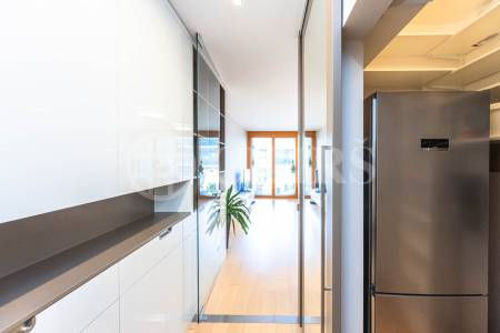 Pronájem bytu 3+kk s balkonem, lodžií a dvěma garážovými stáními, OV, 86 m², ul. Vacínovská 831/6, Praha 5 – Jinonice