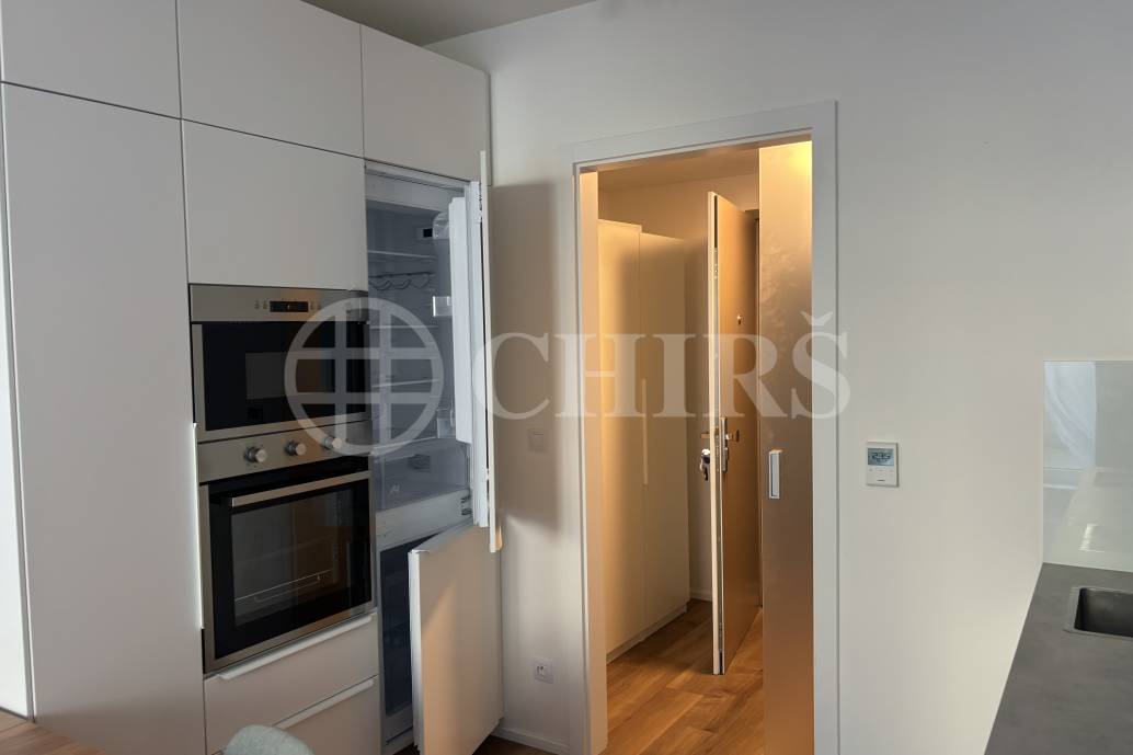 Pronájem bytu 1+kk s balkonem, OV, 42m2, ul. V Háji 1633/12, Praha 7 - Holešovice