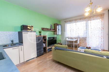 Prodej bytu 1+kk s balkonem, OV, 44m2, ul. Kudrnova 234/6, Praha 5 - Motol