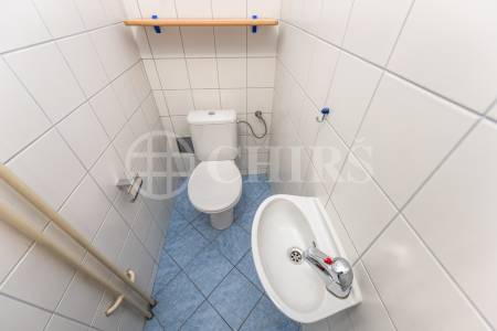 Prodej bytu 1+1 se sklepem, OV, 53 m², ul. Zavadilova 96/14, Praha 6 – Dejvice.