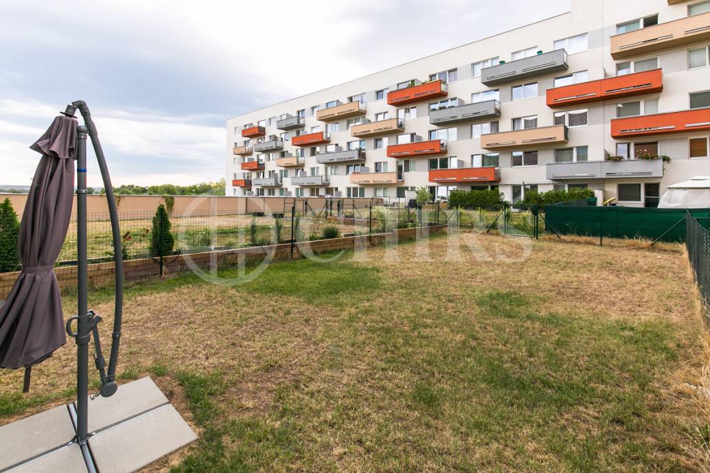 Prodej bytu 2+kk se zahradou, OV, 52m2, ul. Mantovská 697/1, Praha 10 - Horní Měcholupy