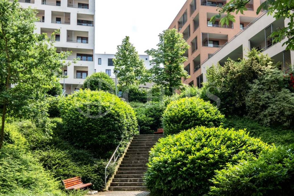 Prodej bytu 2+kk s lodžií a sklepem, OV, 60 m2, ul. Musílkova 1311/5b, Praha 5 - Košíře