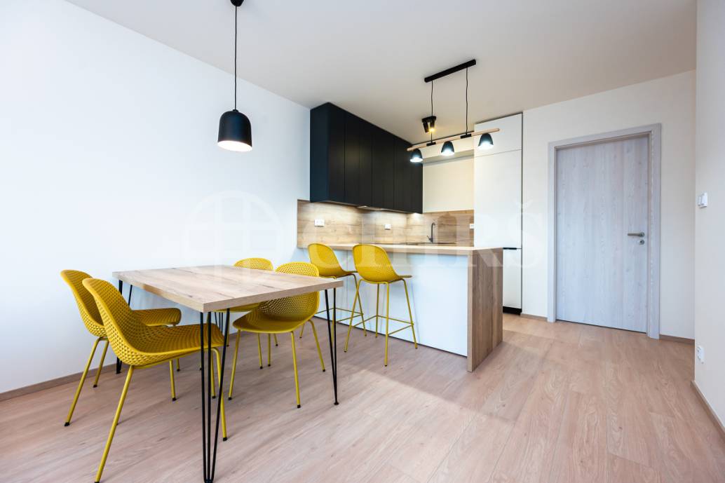 Pronájem bytu 2+kk/T + garážové stání, OV, 60m2 + 5m2 terasa, ul. Ocelářská 2625/17, P-9 Libeň Pronájem bytu 2+kk/T + garážové stání, OV, 60m2 + 5m2 terasa, ul. Ocelářská 2625/17, P-9 Libeň