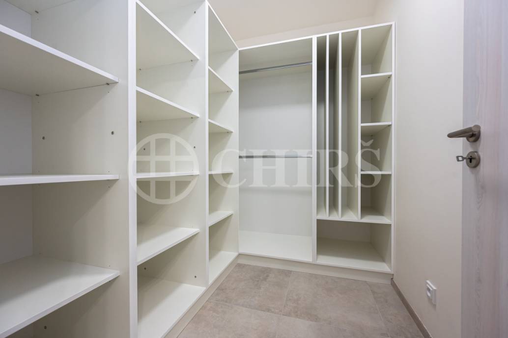 Pronájem bytu 2+kk/T + garážové stání, OV, 60m2 + 5m2 terasa, ul. Ocelářská 2625/17, P-9 Libeň Pronájem bytu 2+kk/T + garážové stání, OV, 60m2 + 5m2 terasa, ul. Ocelářská 2625/17, P-9 Libeň