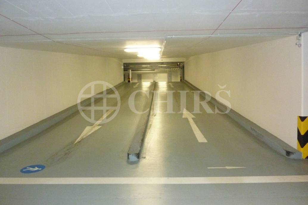 Pronájem garážového stání, OV, 18m2, ul. Tlumačovská 2766/26, Praha 13 - Stodůlky