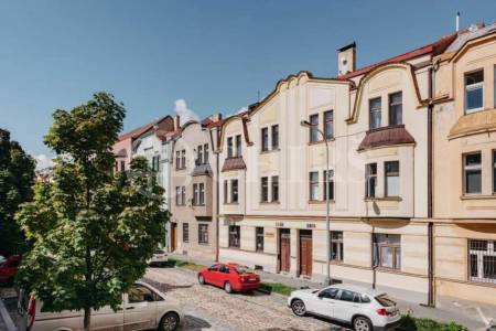 Prodej bytu 2+kk, OV, 40 m2, Na Petynce 147/98, Praha 6 - Břevnov