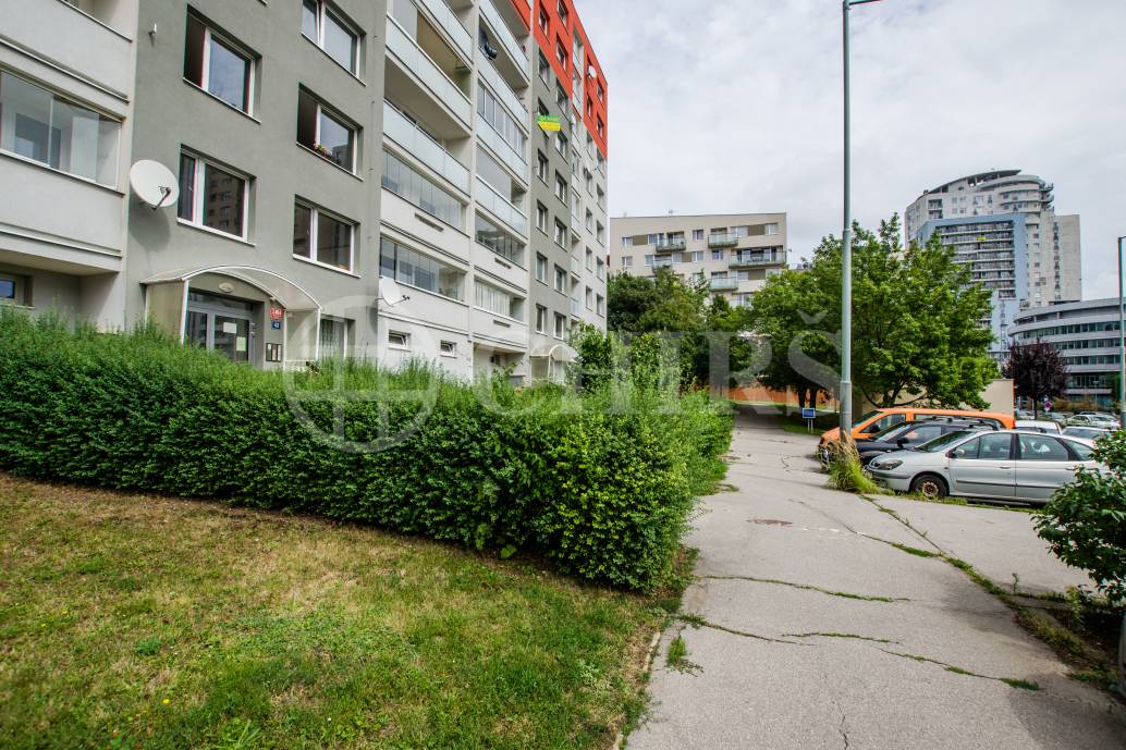 Pronájem bytu 2+kk, OV, 43m2, ul. Petržílkova 2483/40, Praha 5 - Hůrka