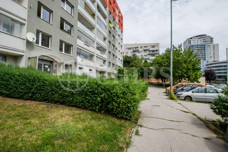 Pronájem bytu 2+kk, OV, 43m2, ul. Petržílkova 2483/40, Praha 5 - Hůrka