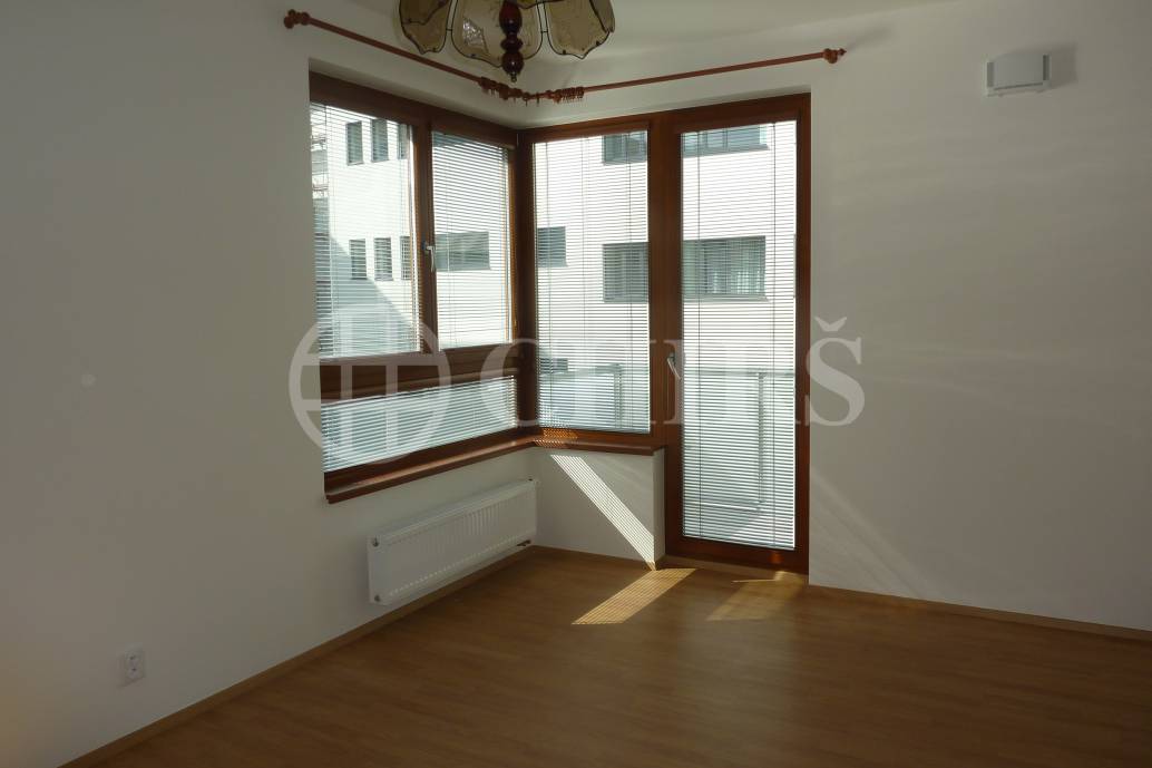 Pronájem bytu 3+kk/B/garážové stání, OV, 74m2, ul. Hanusova 1537, P-4 Michle