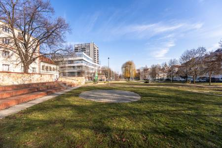 Prodej bytu 1+1 se sklepem, OV, 53 m², ul. Zavadilova 96/14, Praha 6 – Dejvice.