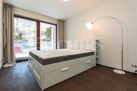 Pronájem bytu 2+kk s lodžií a garážovým stáním, OV, 66m2, ul. U Nikolajky 3325/34, Praha 5 - Smíchov