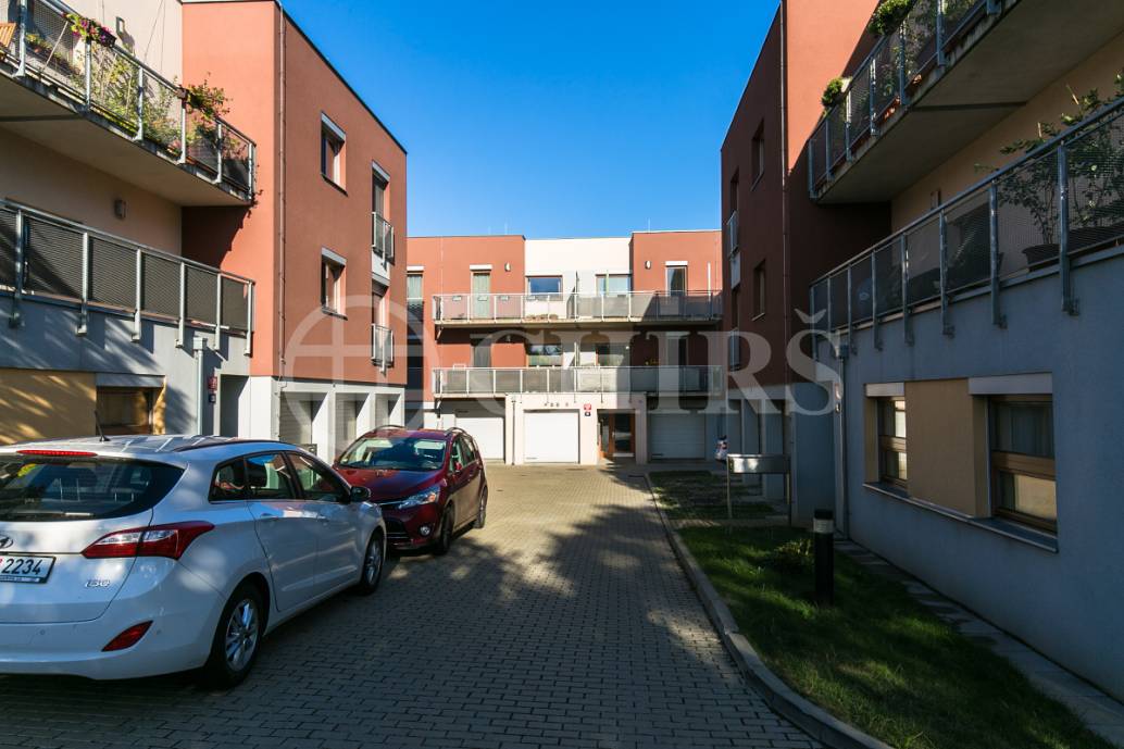 Prodej bytu 4+kk se dvěma balkony, OV, 83m2, ul. U Svahu 1026, Praha 5 - Slivenec