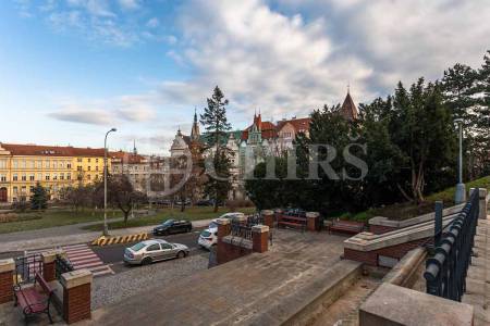 Pronájem bytu 3+kk s balkonem, OV, 80m2, ul. náměstí Generála Kutlvašra 584/7, Praha 4 - Nusle