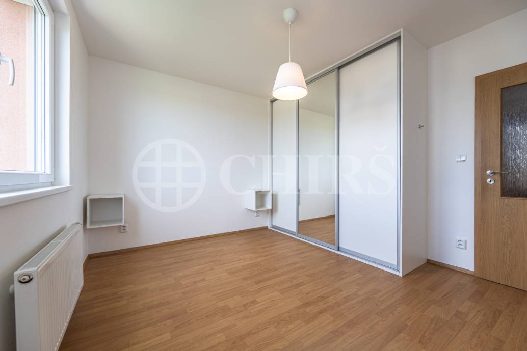 Pronájem řadového domu 4+kk, OV, 100 m2, zahrada 239 m2, Drahelčice, Praha - západ