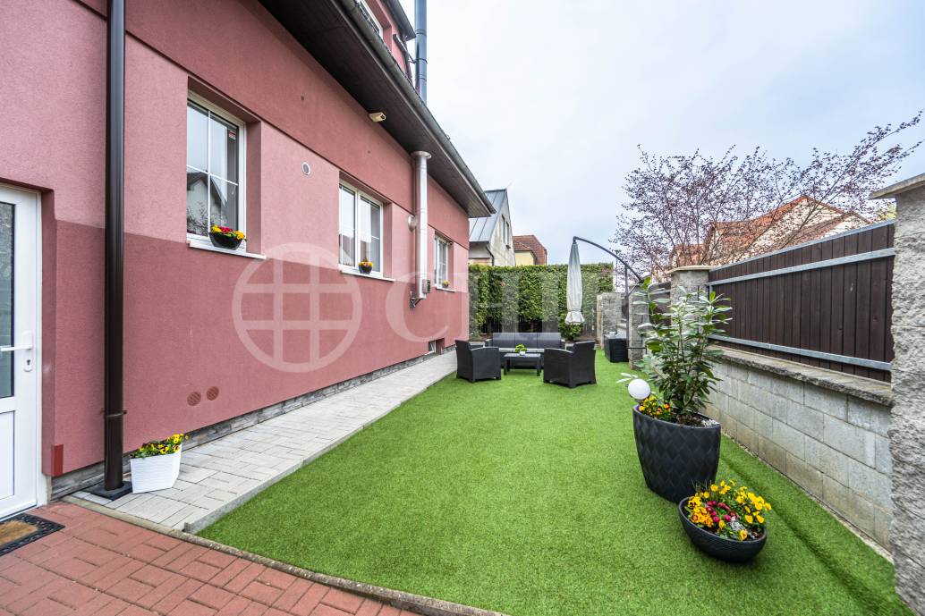 Prodej vícegeneračního rodinného domu s garáží, OV, U Cikánky 370/20, Stodůlky-Praha 5