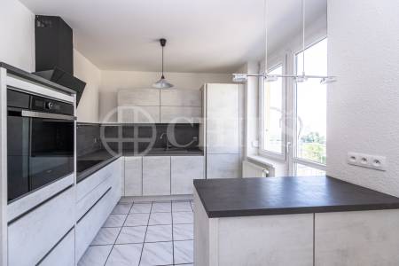 Pronájem mezonetového bytu 4+kk se dvěma terasami, OV, 109 m2, Sluneční náměstí 2560/4, Praha 5 - Hůrka