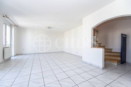 Pronájem mezonetového bytu 4+kk se dvěma terasami, OV, 109 m2, Sluneční náměstí 2560/4, Praha 5 - Hůrka