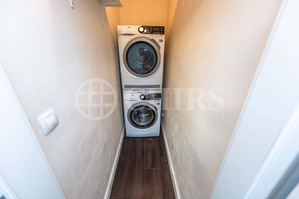 Pronájem bytu 3+kk s balkónem, lodžií, sklepem a garáží, OV, 81m2, ul. Hoškova 1110/6, Praha 5 – Malvazinky