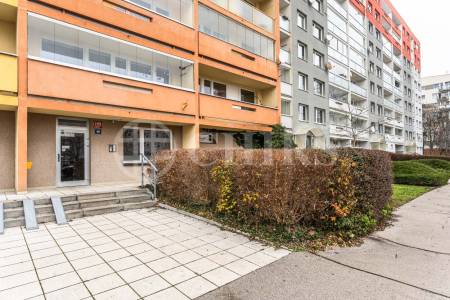 Pronájem bytu 3+kk s lodžií a sklepem, OV, 83m2, ul. Petržílkova 2486/46, Praha 5 - Stodůlky