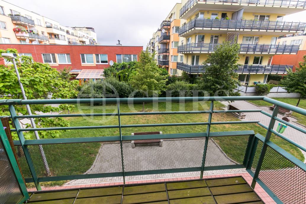 Pronájem bytu 1+kk s balkonem, OV, 36m2, ul. Voskovcova 1130/32, Praha 5 - Hlubočepy