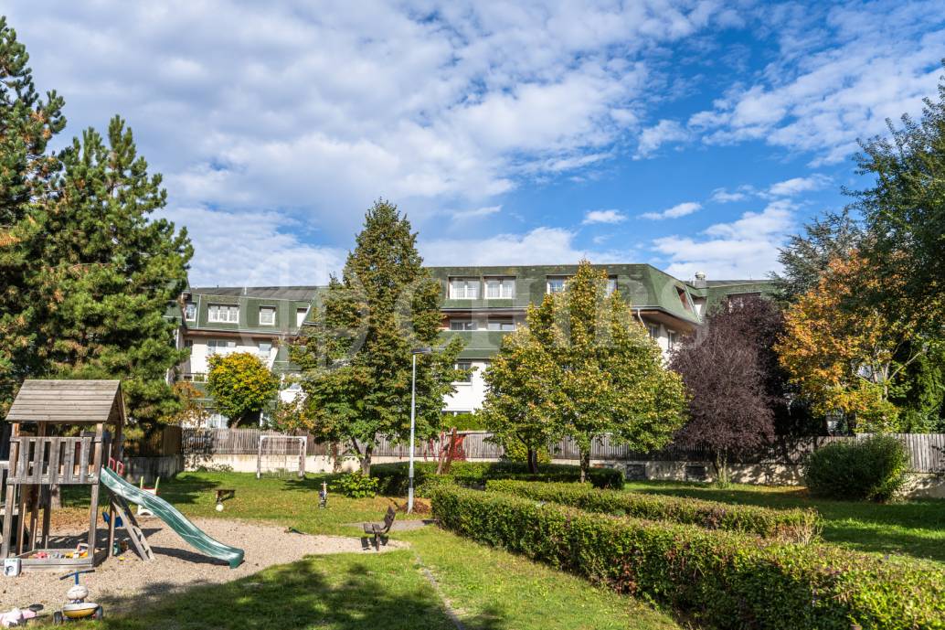 Prodej bytu 3+1 s  terasou, OV, 75 m², ul. Voskovcova 1075/61,  Praha 5 – Barrandov