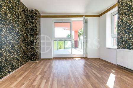 Prodej bytu 3+kk s lodžií a balkonem, DV, 82 m2, ul. Komenského 912, Horoměřice, Praha-západ