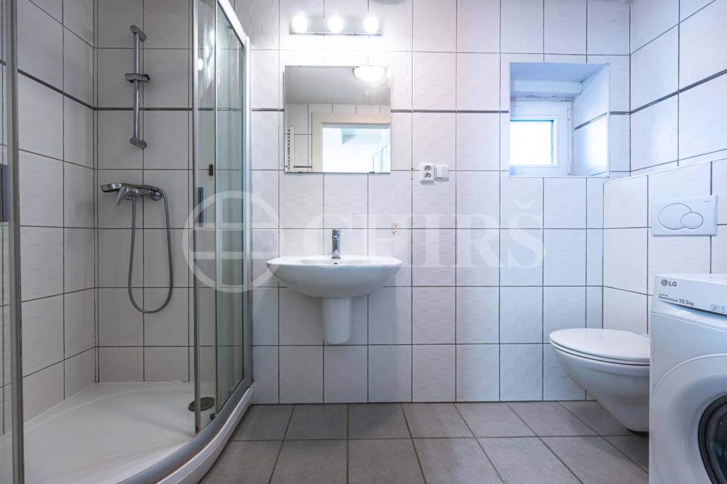 Pronájem RD 5+1 se zahradou, OV, ul. Na Ořechovce 201/20, Praha 6 - Střešovice