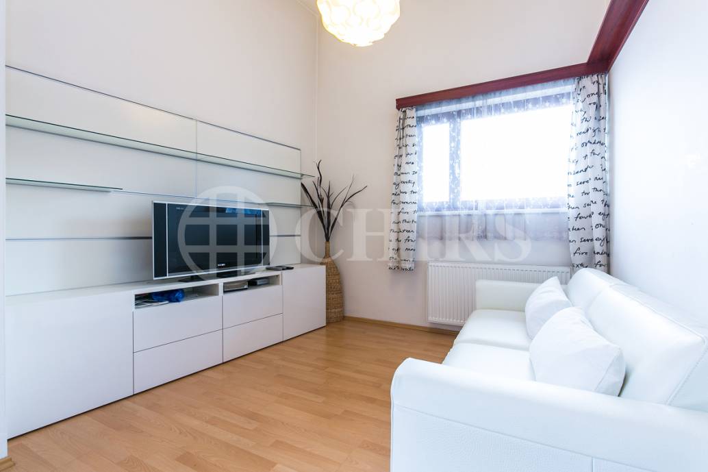 Pronájem ateliéru 2+kk s balkonem, OV, 58m2, ul. Pod Klamovkou 1268/3, Praha 5 - Košíře