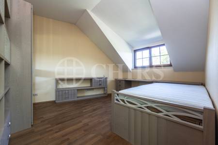 Pronájem rodinného domu 5+kk se zahradou, garáží a balkonem, ul. Mezi Lány 756/7b, Praha 5 - Jinonice