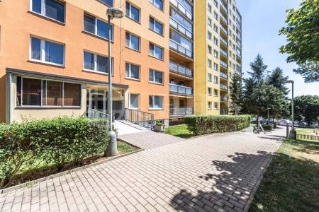 Prodej bytu 2+kk se sklepem, OV, 46m2, ul. Ciolkovského 849/5, Praha 6 - Ruzyně
