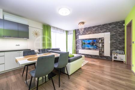 Prodej bytu 3+kk/L, sklep, garáž, OV, cca 100m2 vč. lodžie a sklepa, ul. Sokolovská 1019/312a, P-9