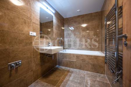  Pronájem bytu 2+kk s šatnou a s lodžií, OV, 60m2, ul. Dostalové 1283/8, Praha 5 - Hlubočepy