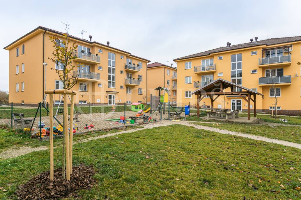 Pronájem bytu 2+1 s balkonem, OV, 60m2, ul. Oranžová 214, Chrášťany, okr. Praha-západ
