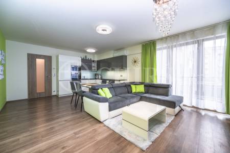 Prodej bytu 3+kk/L, sklep, garáž, OV, cca 100m2 vč. lodžie a sklepa, ul. Sokolovská 1019/312a, P-9