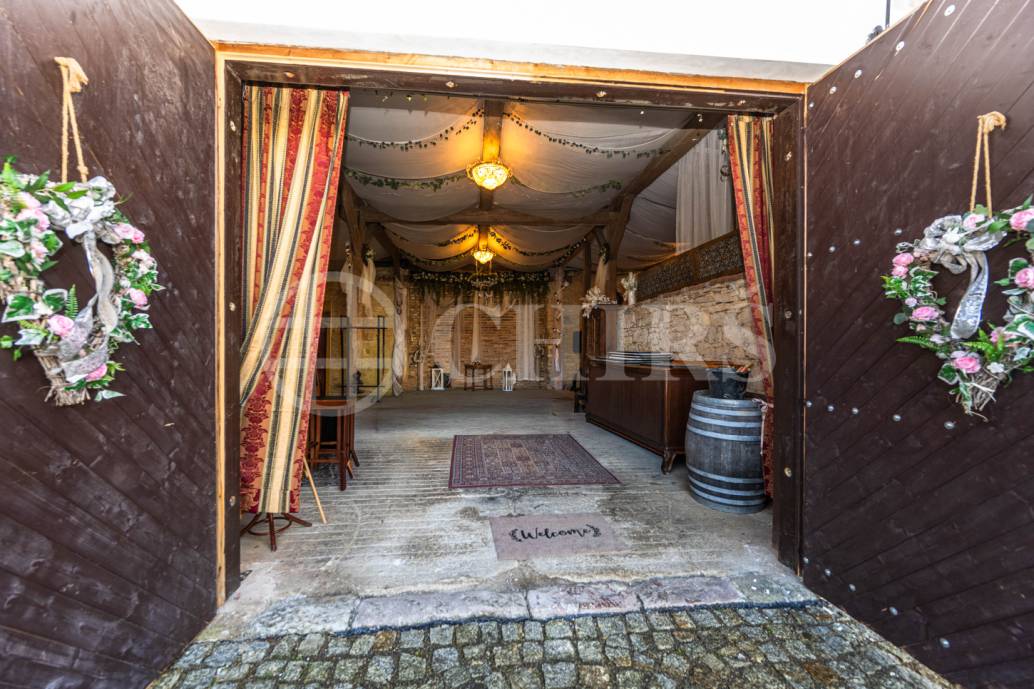 Pronájm multifunkčního  prostoru, OV, 210 m2,ul. Husovo náměstí 10, Hostivice, Středočeský kraj 