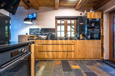 Prodej rodinného domu 7+1, 415m2, Háj 234, Loučná pod Klínovcem