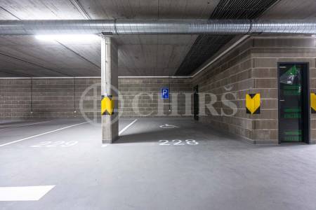 Prodej bytu 4+kk se dvěma balkony, sklepy a garážovými stáními, DV 128 m2, ul. Honzíkova, Praha 10 - Štěrboholy