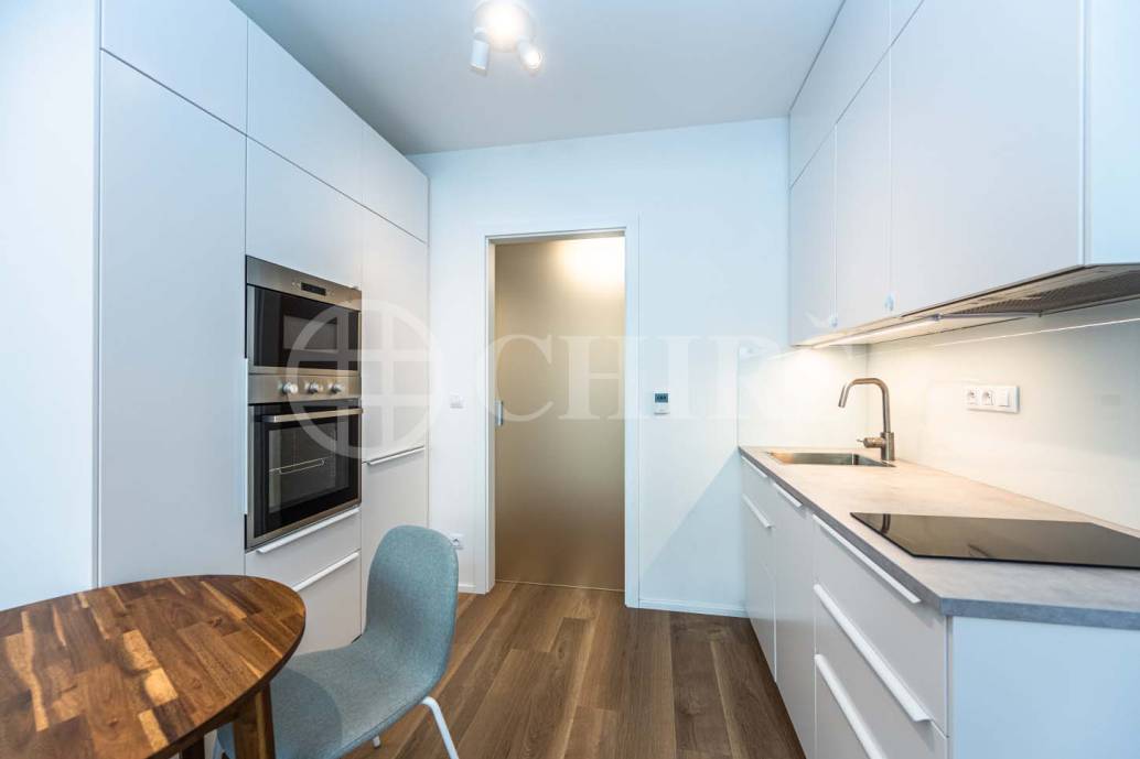Pronájem bytu 1+kk s balkonem, OV, 42m2, ul. V Háji 1633/12, Praha 7 - Holešovice
